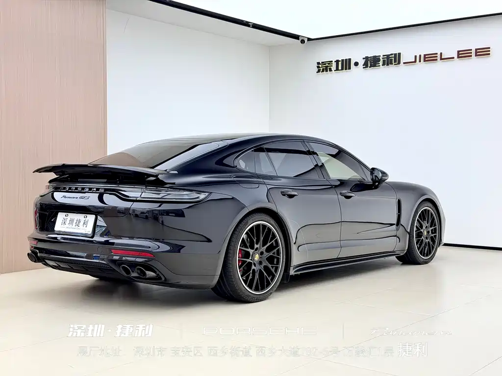Porsche Panamera 2023
