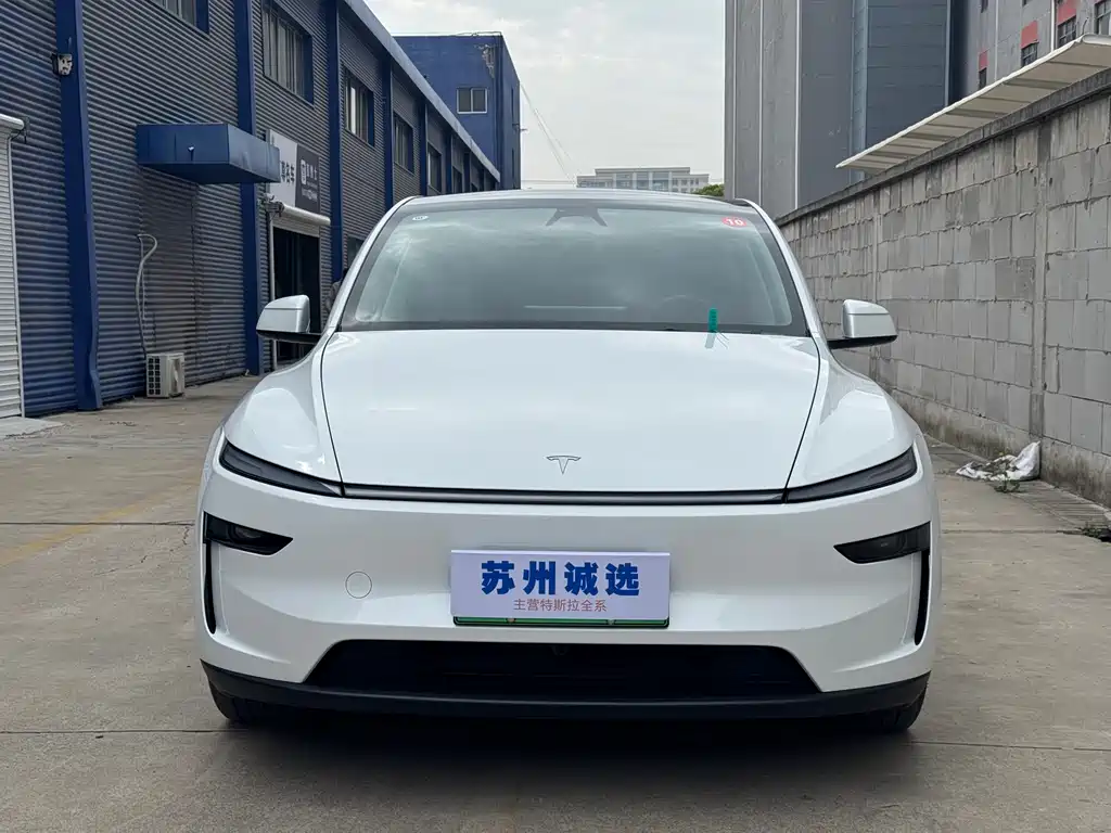 Tesla Model Y 2025