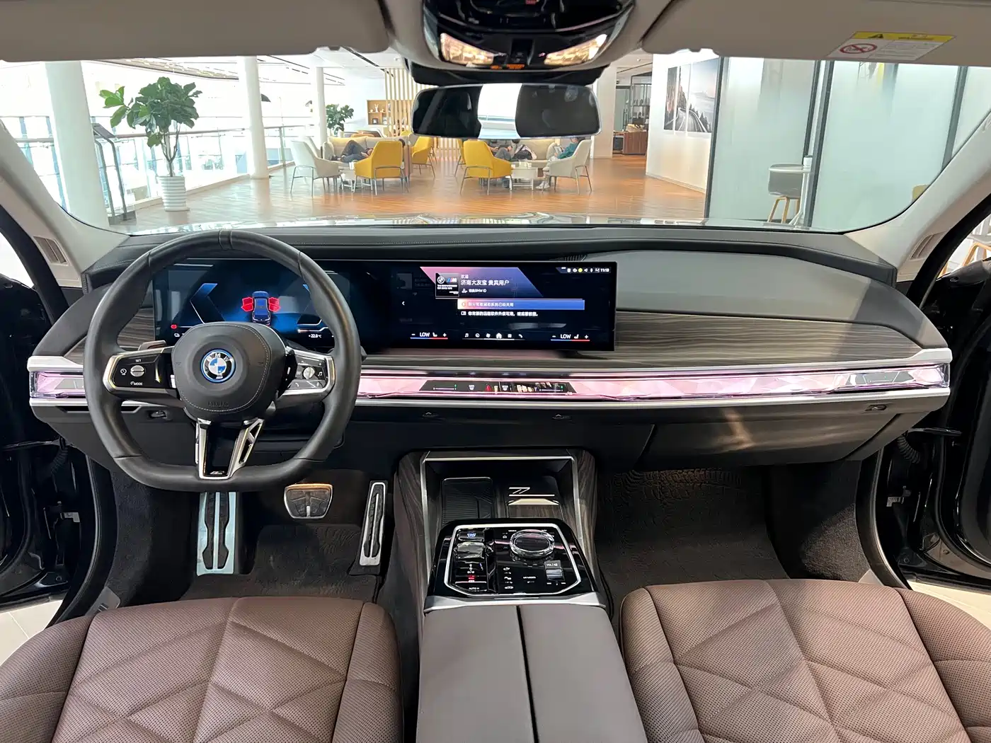 BMW i7 2025