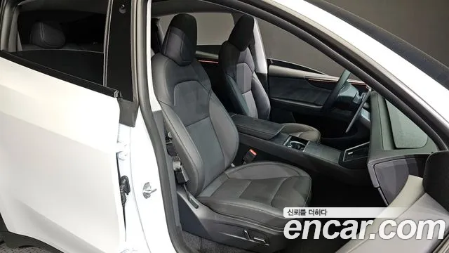 Tesla Model Y 2025