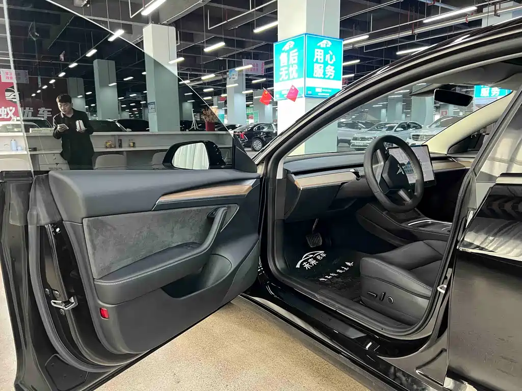 Tesla Model 3 2023