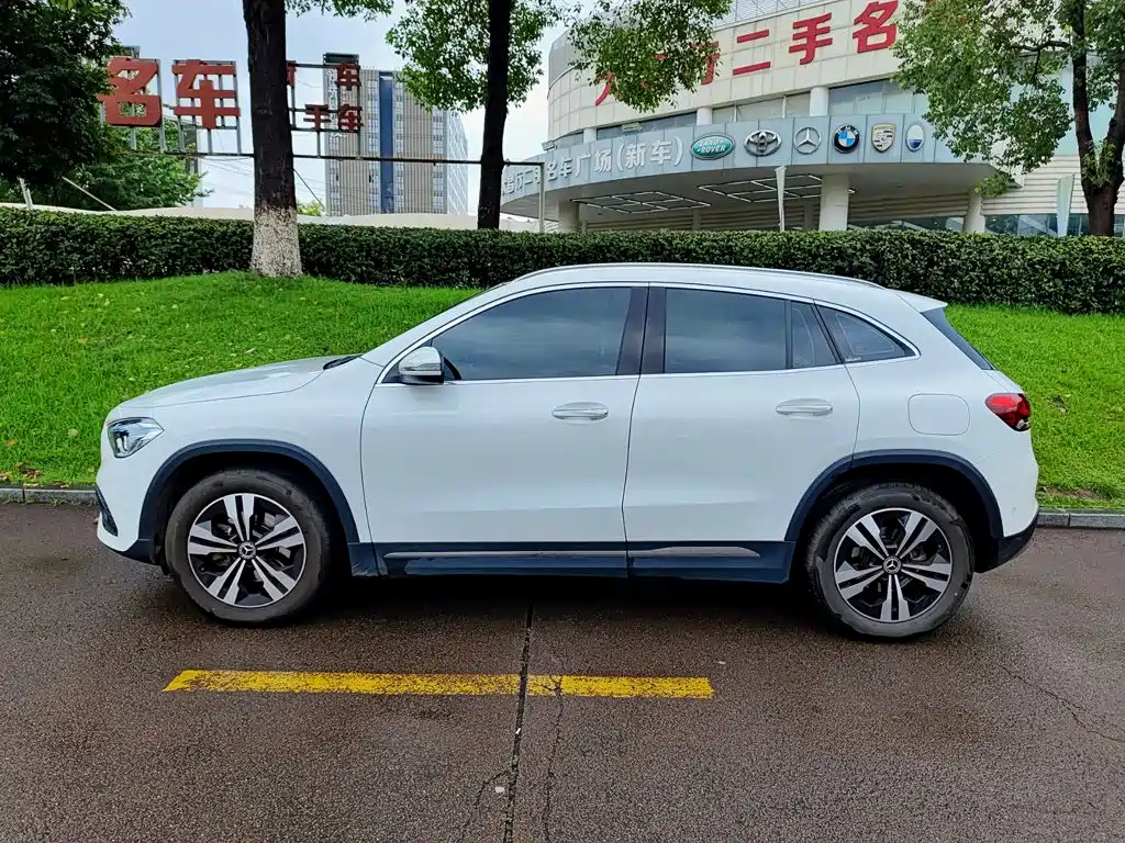 Mercedes-Benz GLA 2021