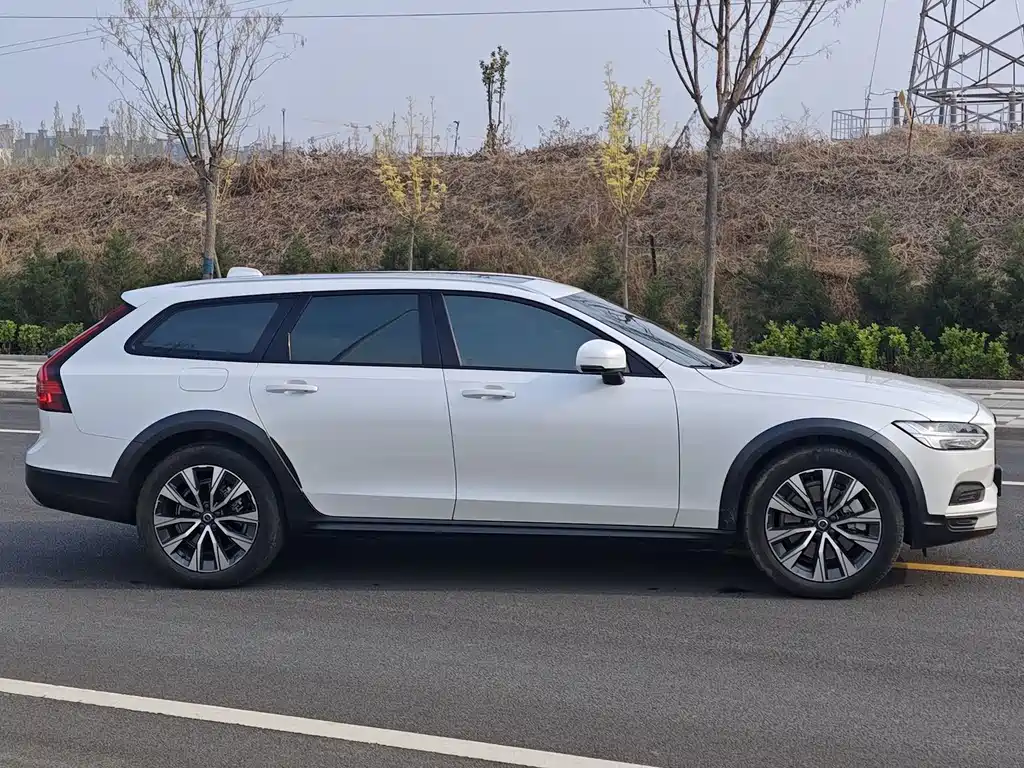 Volvo V90 2022