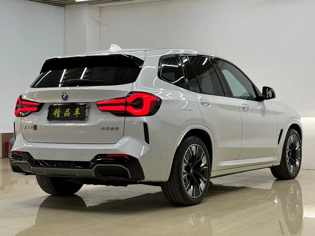 BMW iX3 2024