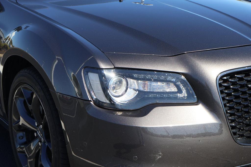 Chrysler 300 2023