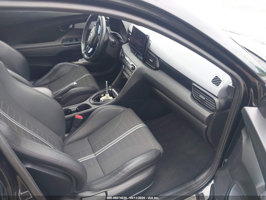 Hyundai Veloster 2022