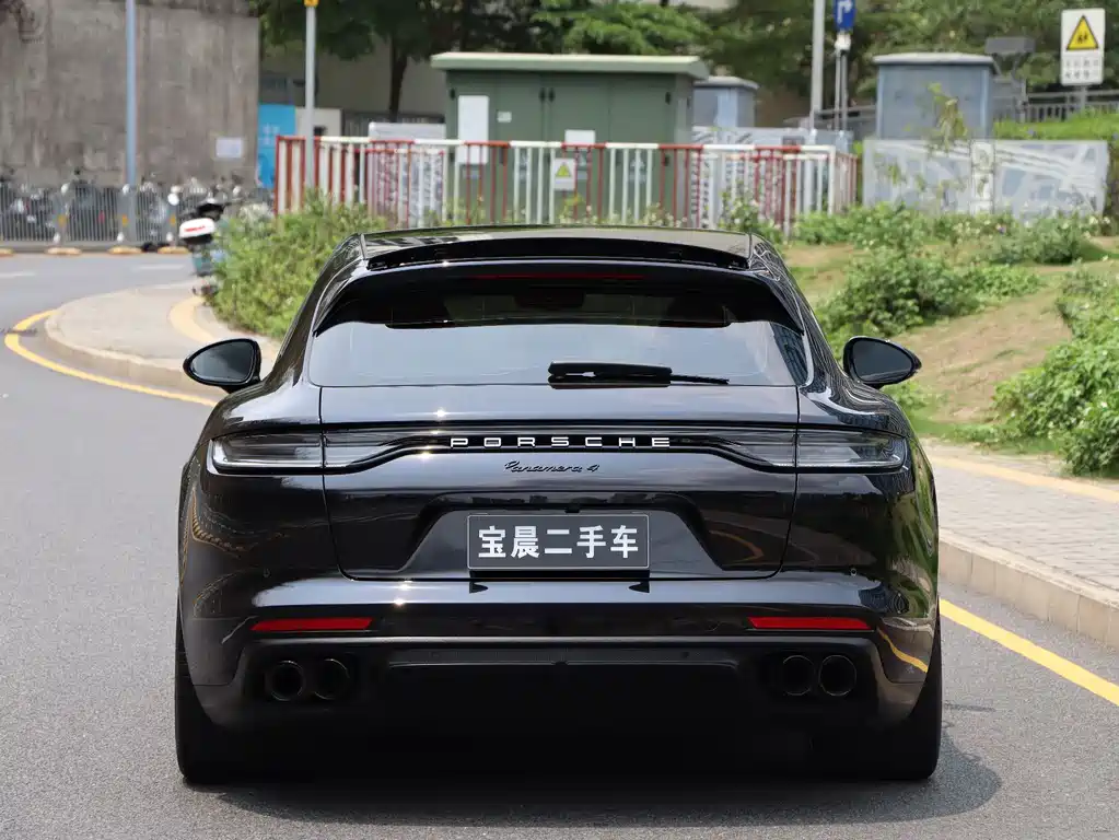 Porsche Panamera 2023