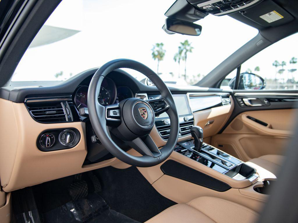 Porsche Macan 2025