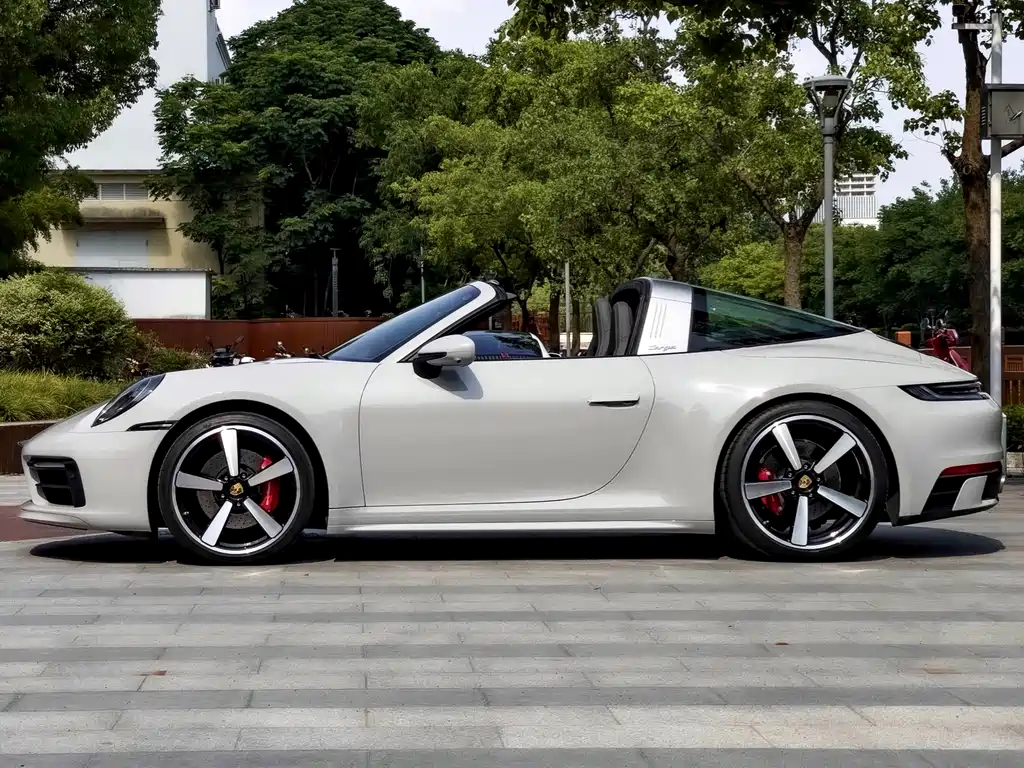 Porsche 911 2023