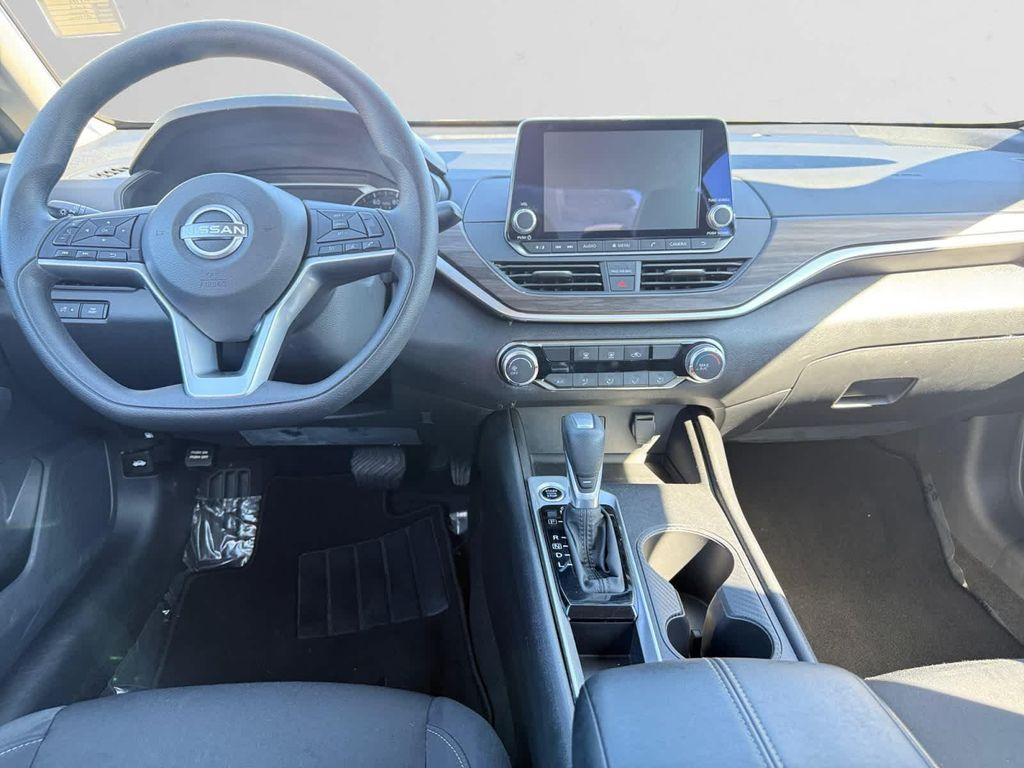 Nissan Altima 2025