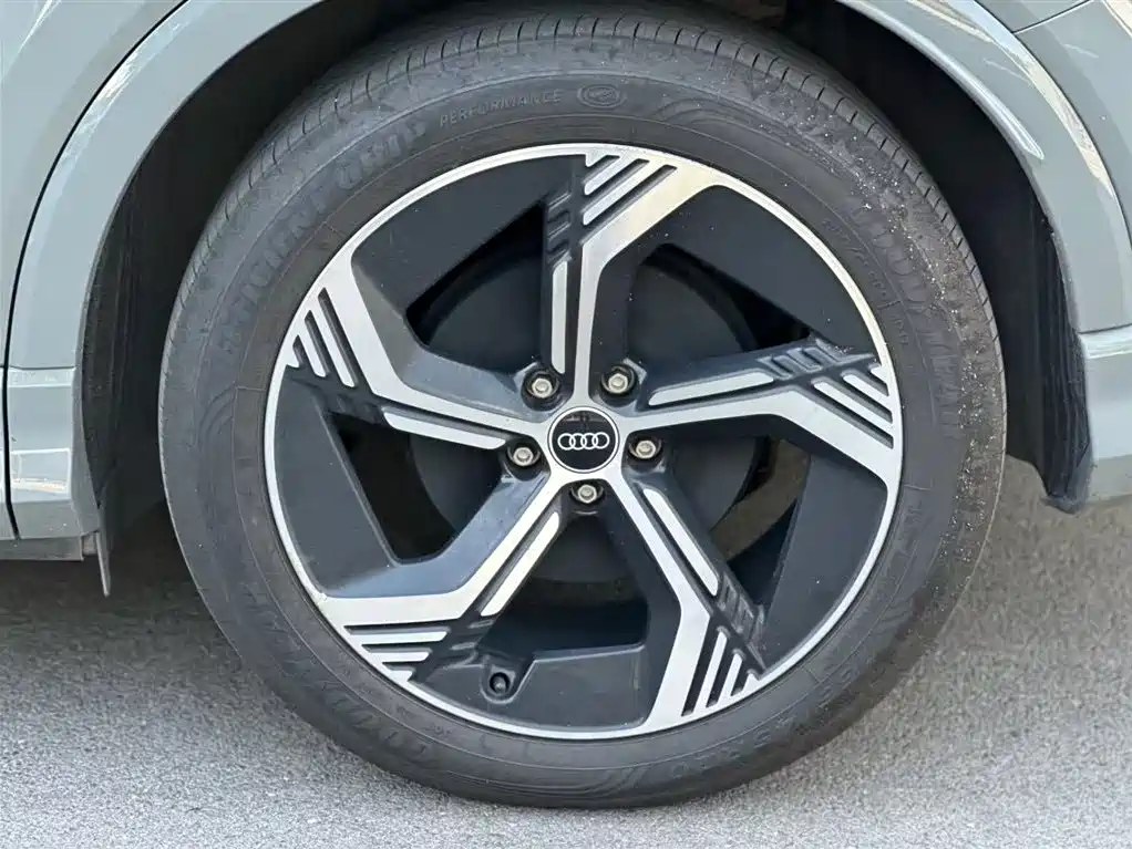 Audi Q4 e-tron 2025
