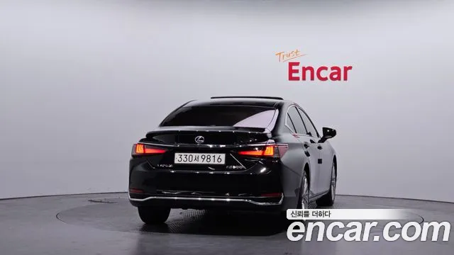 Lexus ES 2022