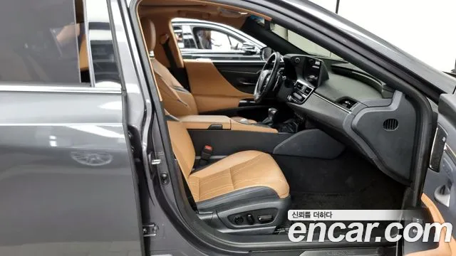 Lexus ES 2022