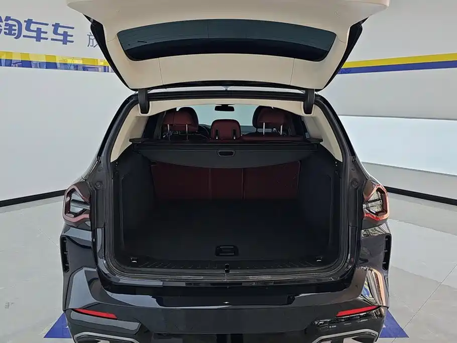 BMW iX3 2024