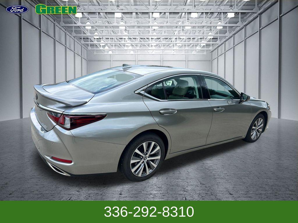 Lexus ES 2021