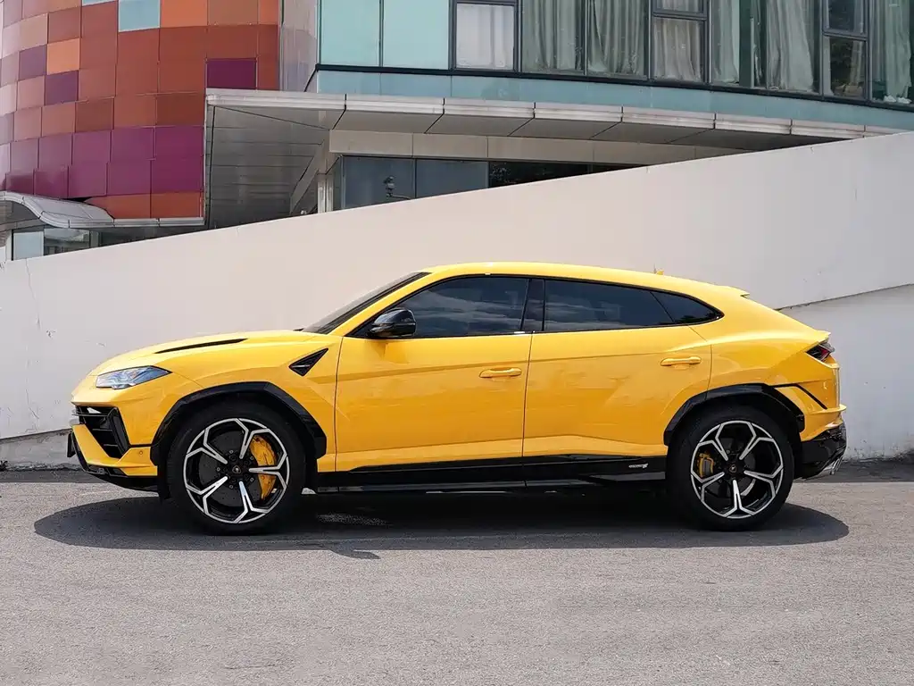 Lamborghini Urus 2024