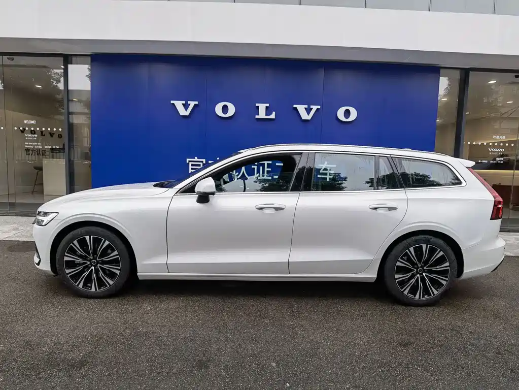 Volvo V60 2023