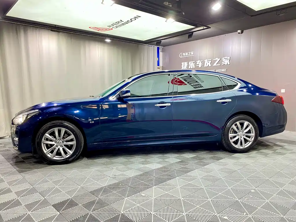 Infiniti Q70 2020
