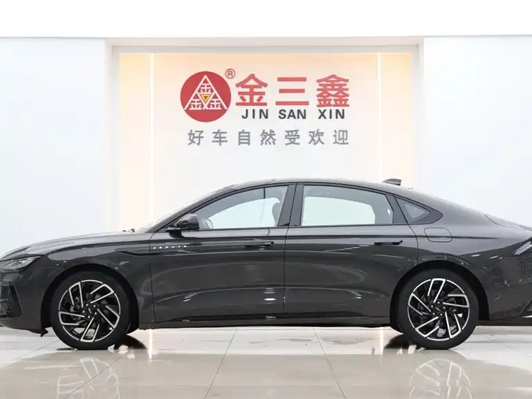 Lincoln Z 2023