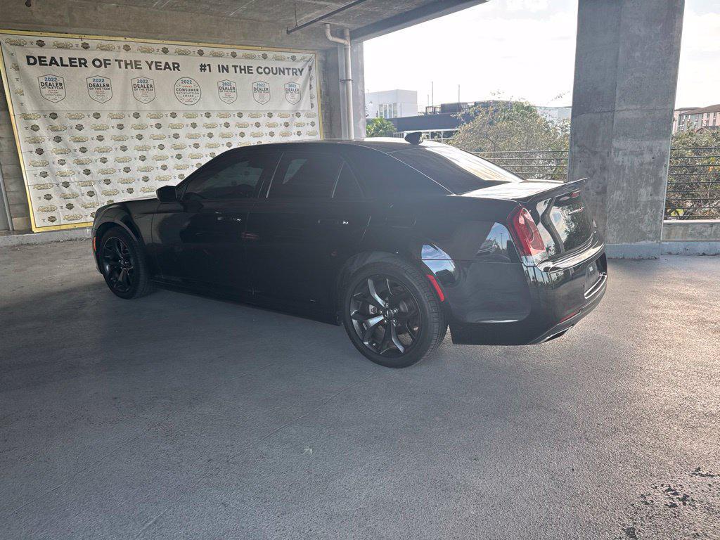 Chrysler 300 2022