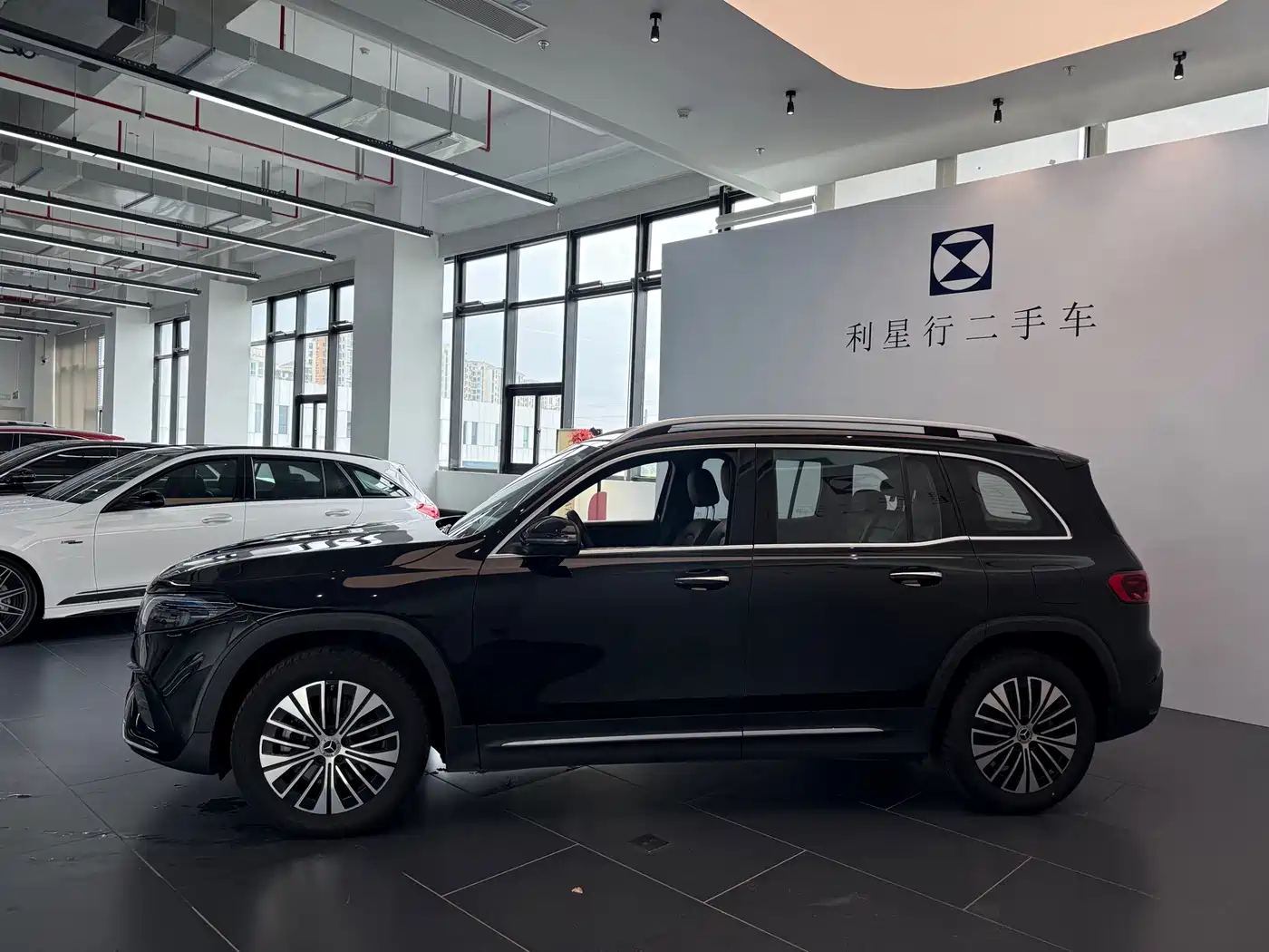 Mercedes-Benz EQB 2025