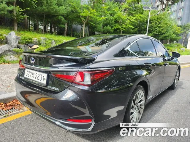 Lexus ES 2021