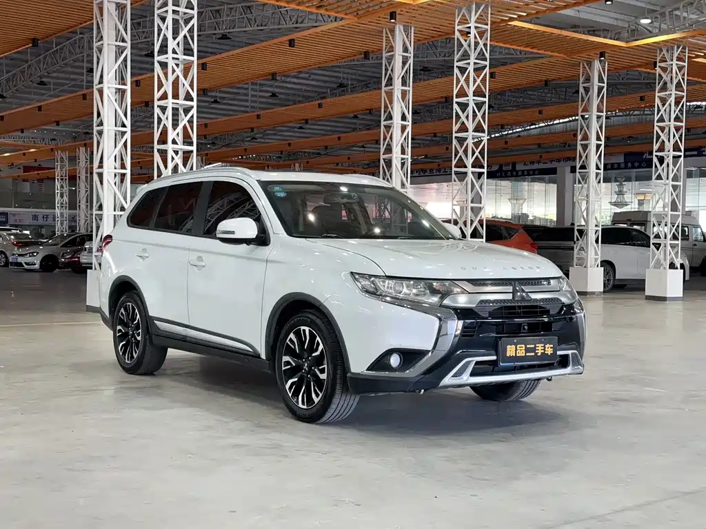 Mitsubishi Outlander 2020