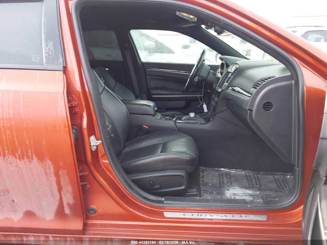 Chrysler 300 2021