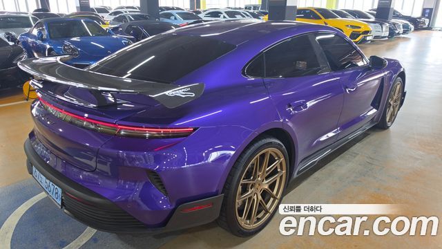 Porsche Taycan 2025