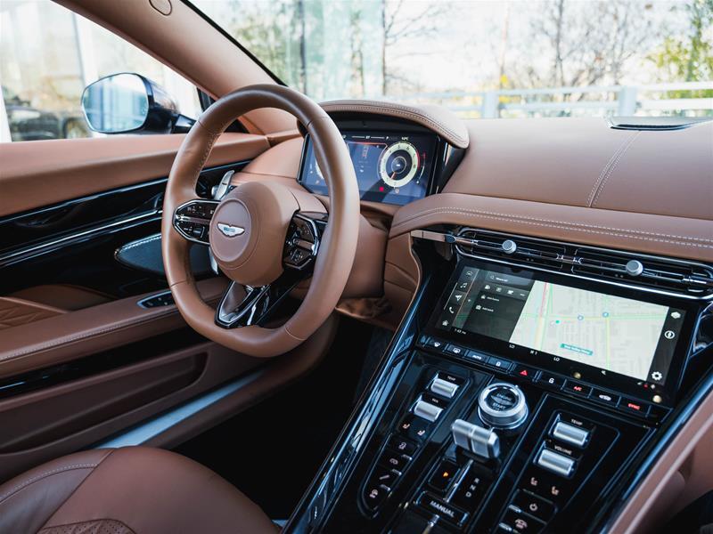 Aston Martin DB12 2025