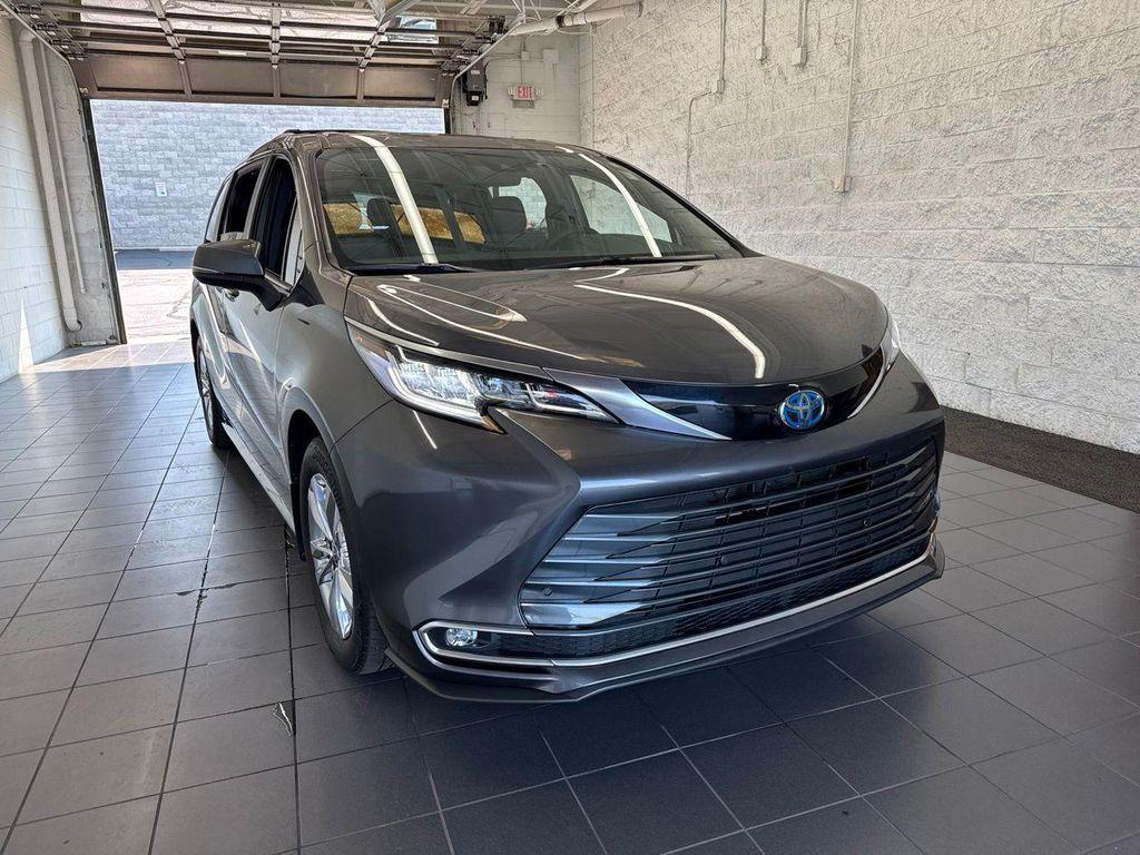 Toyota Sienna 2025