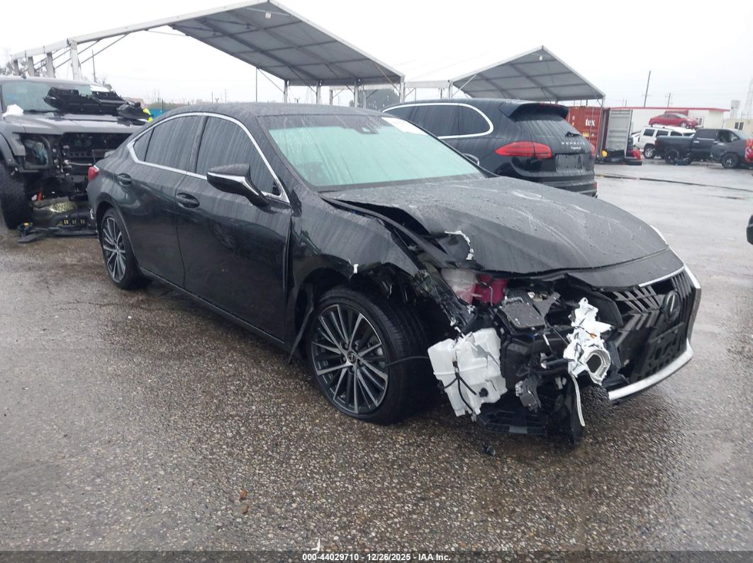 Lexus ES 2025