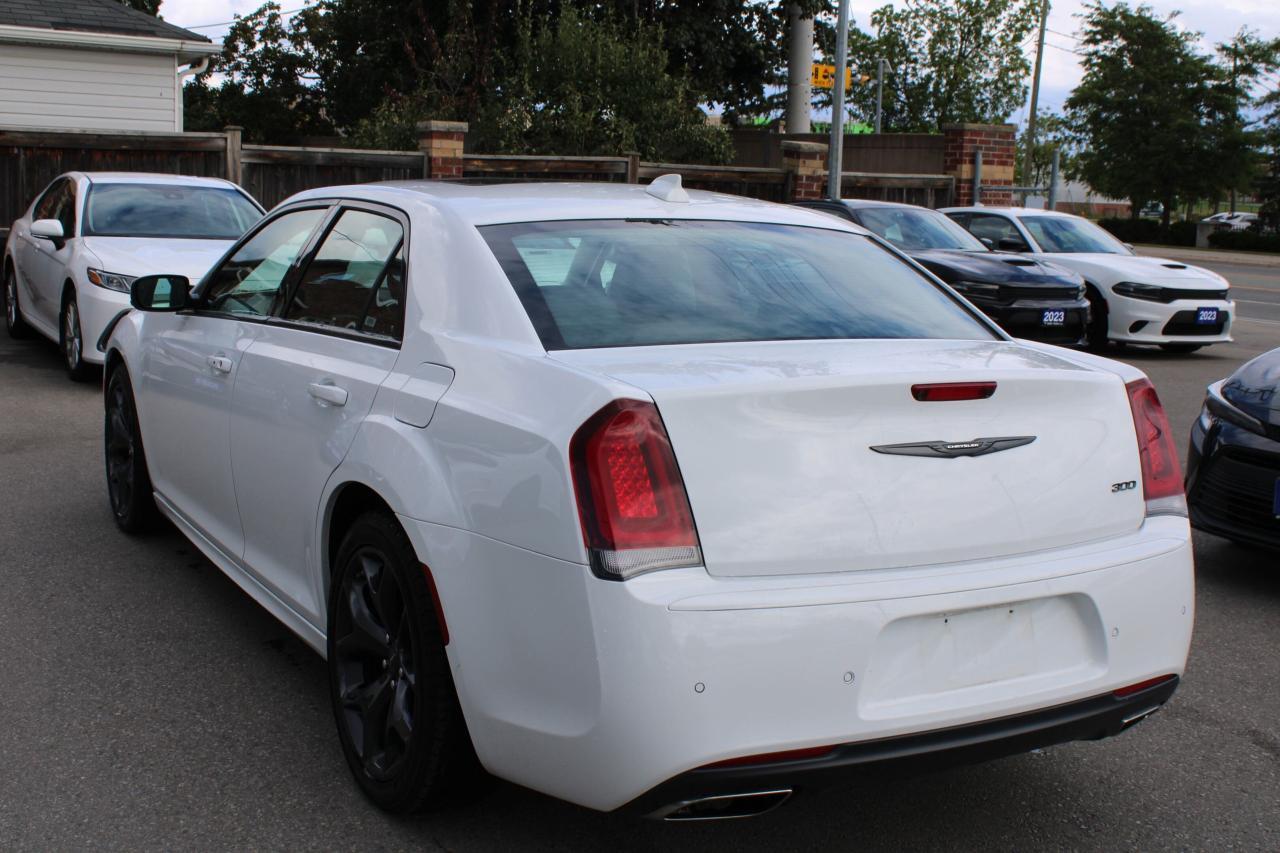 Chrysler 300 2023