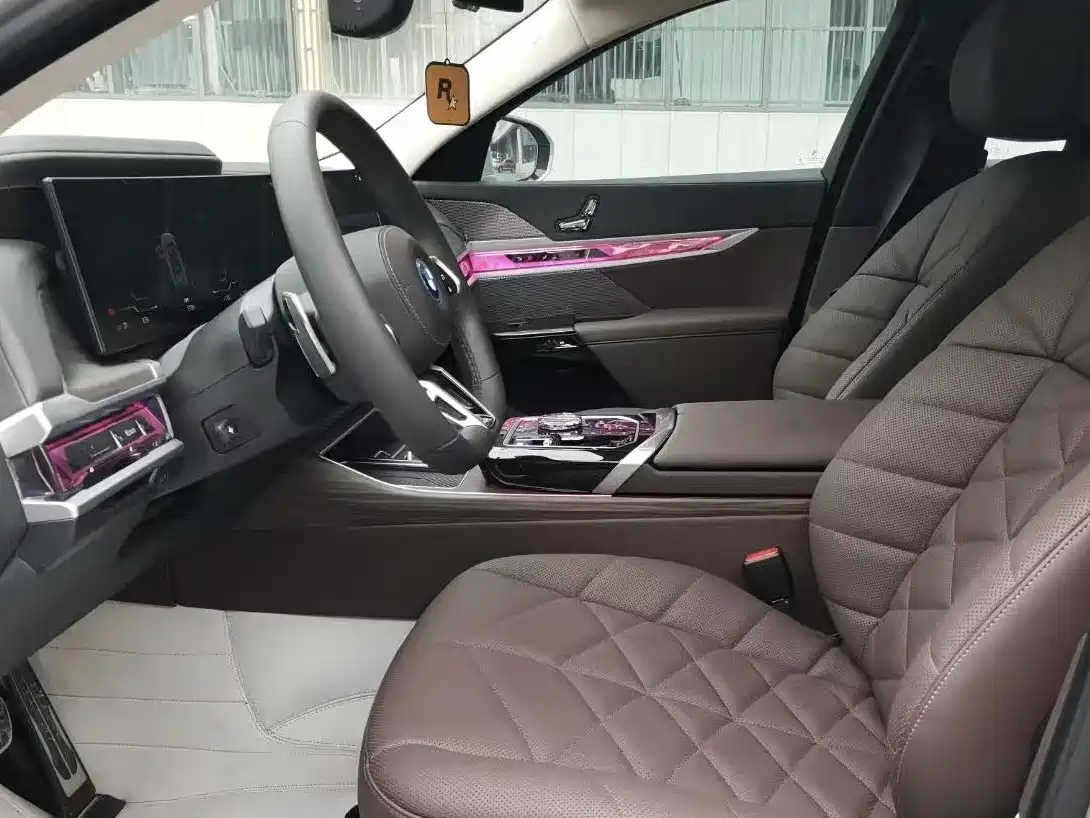 BMW i7 2024