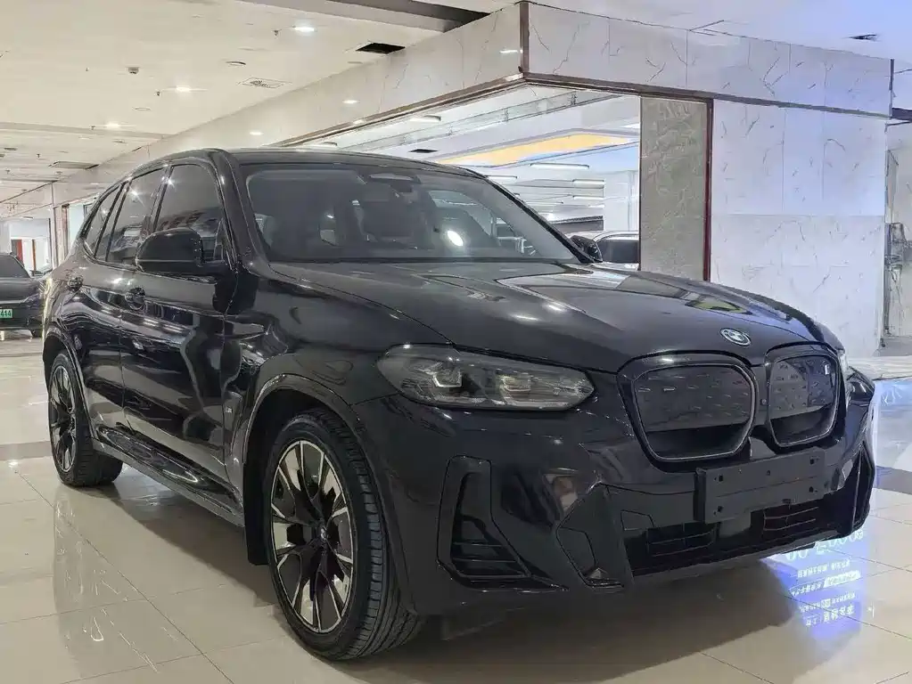 BMW iX3 2023