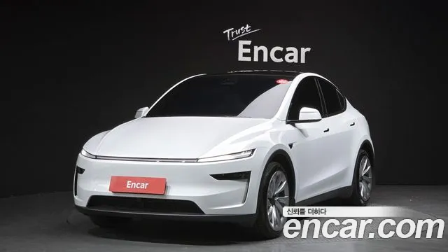 Tesla Model Y 2025