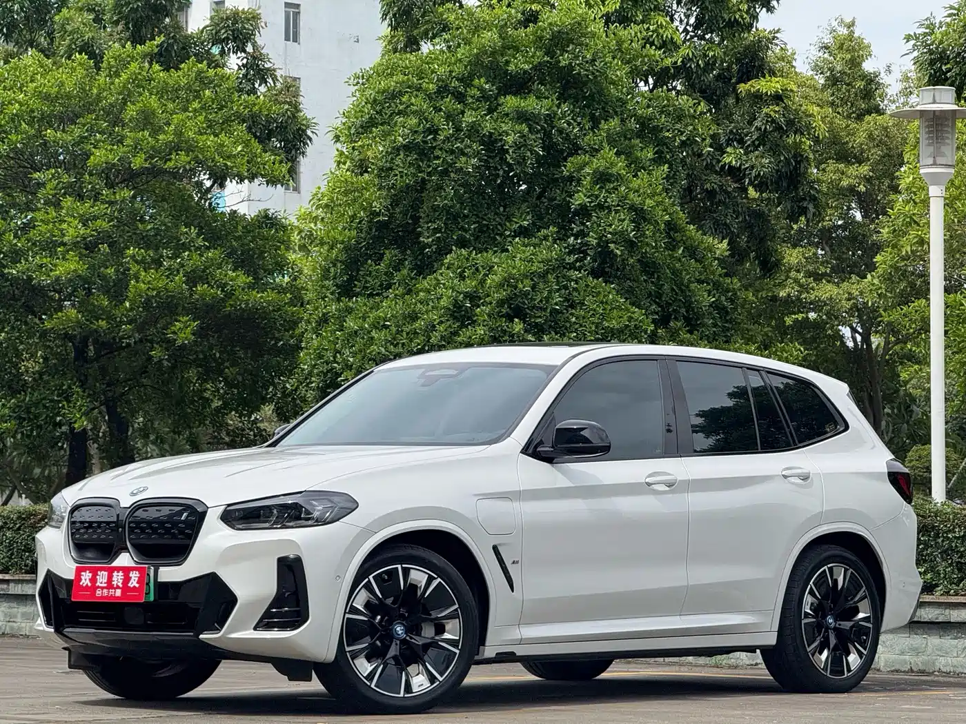 BMW iX3 2025