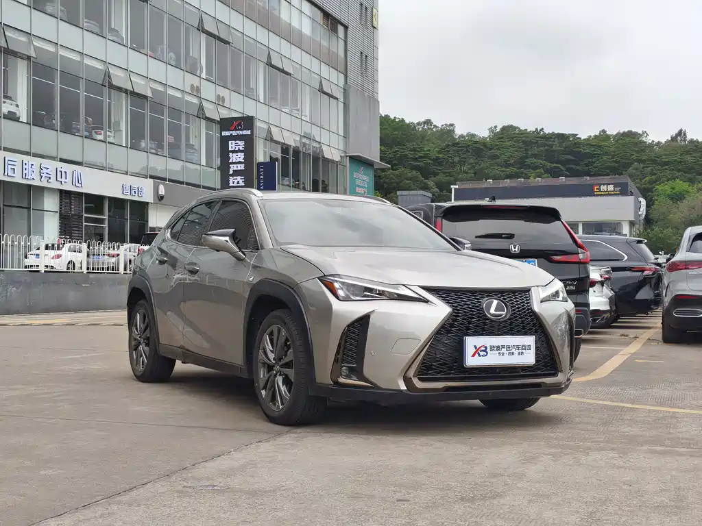 Lexus UX 2021