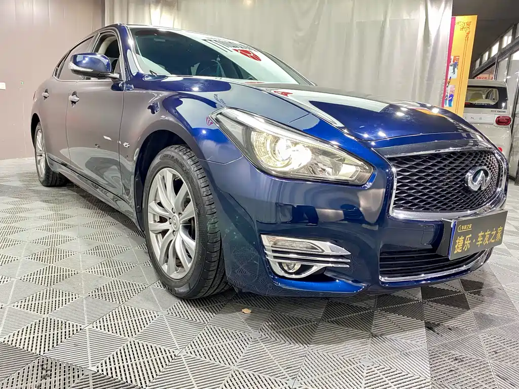 Infiniti Q70 2020