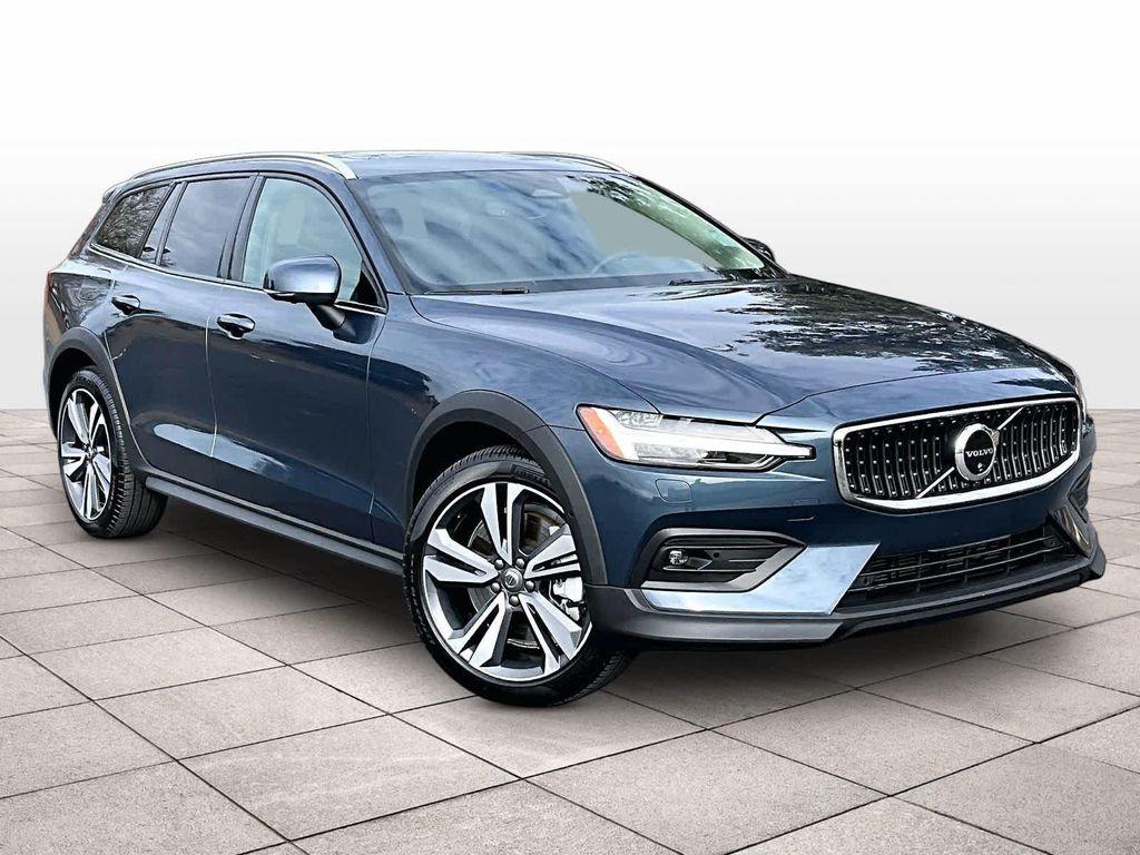 Volvo V60 Cross Country 2025