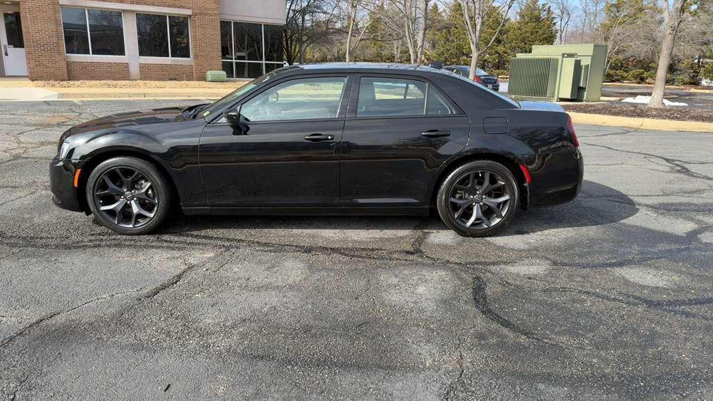 Chrysler 300 2021