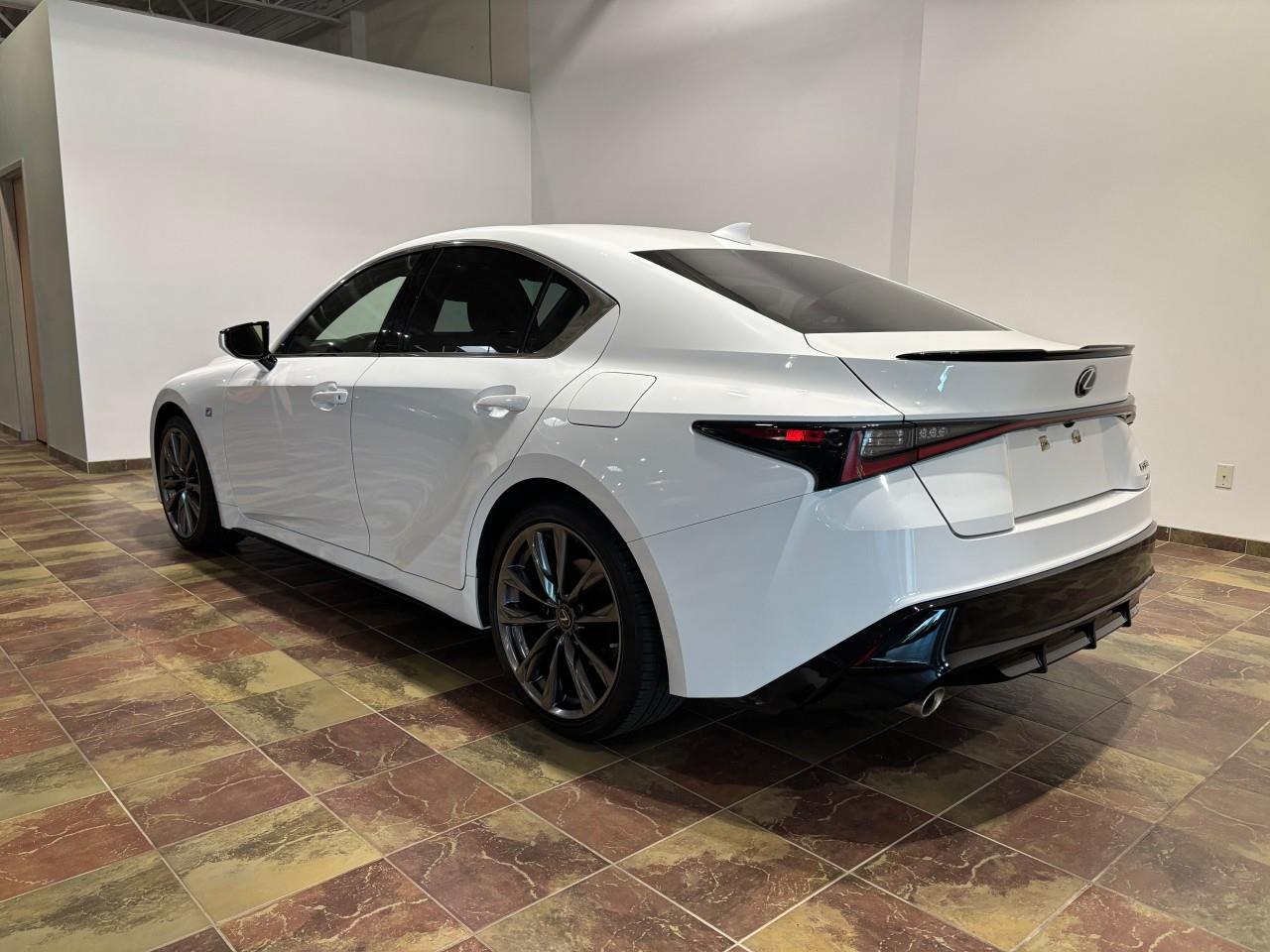 Lexus IS 2022