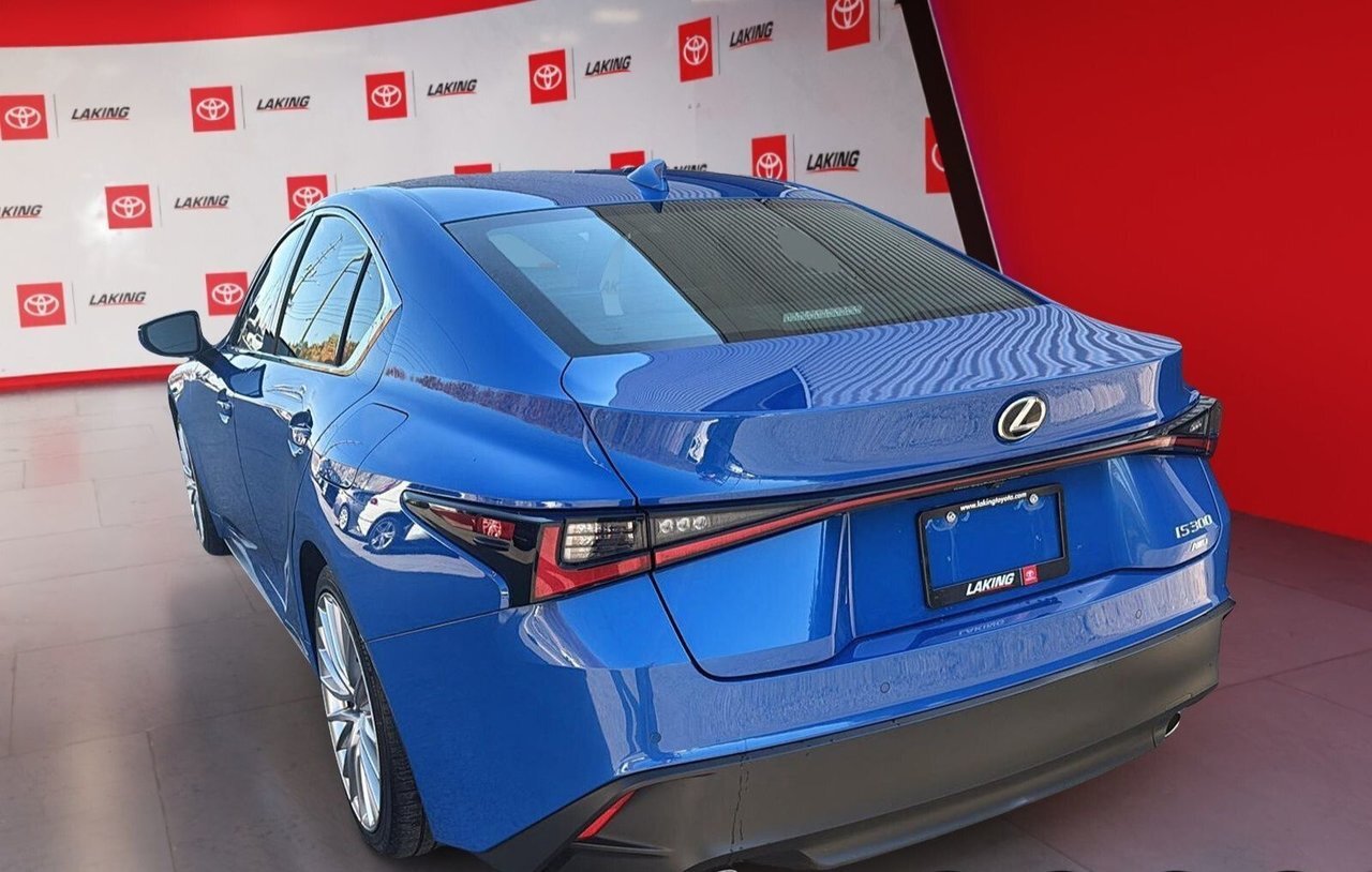 Lexus IS 2023