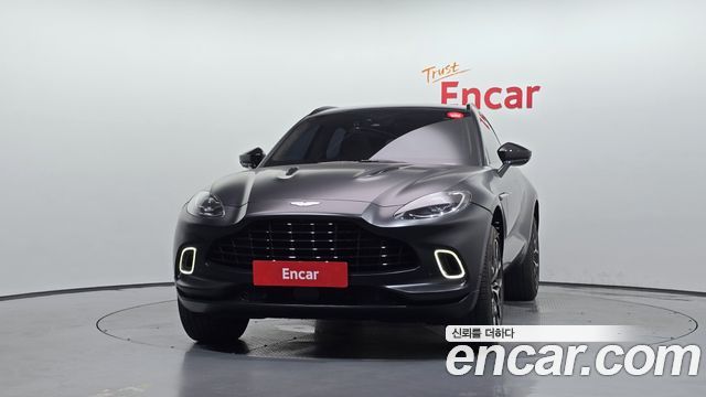 Aston Martin DBX 2021