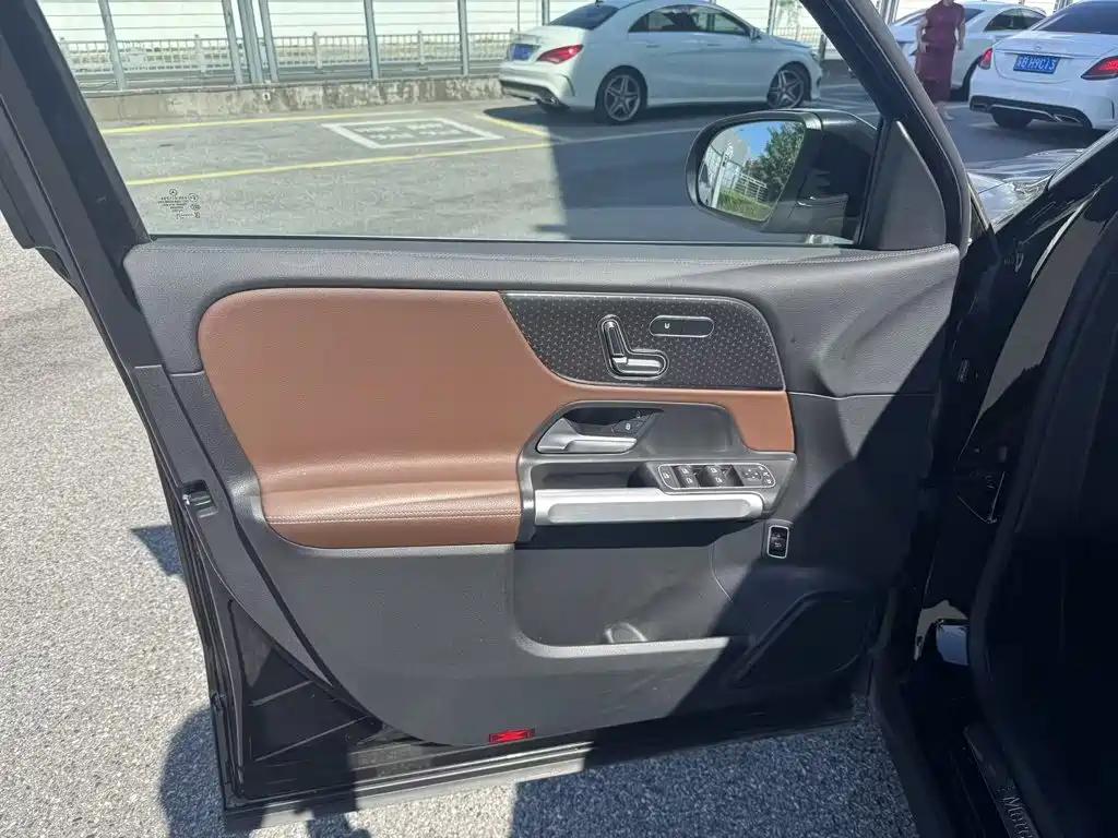 Mercedes-Benz GLB 2025