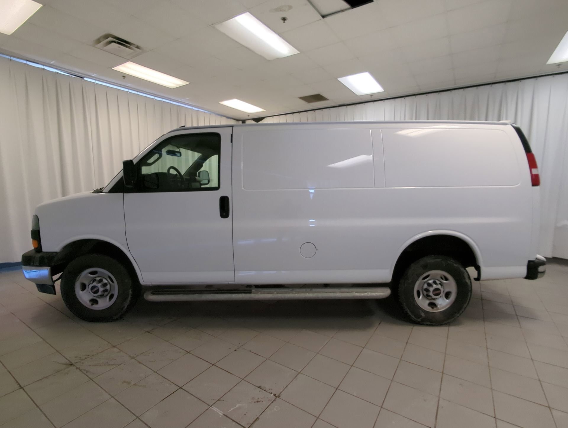 GMC Savana 2023