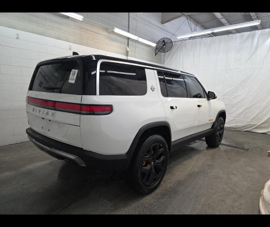 Rivian R1S 2022