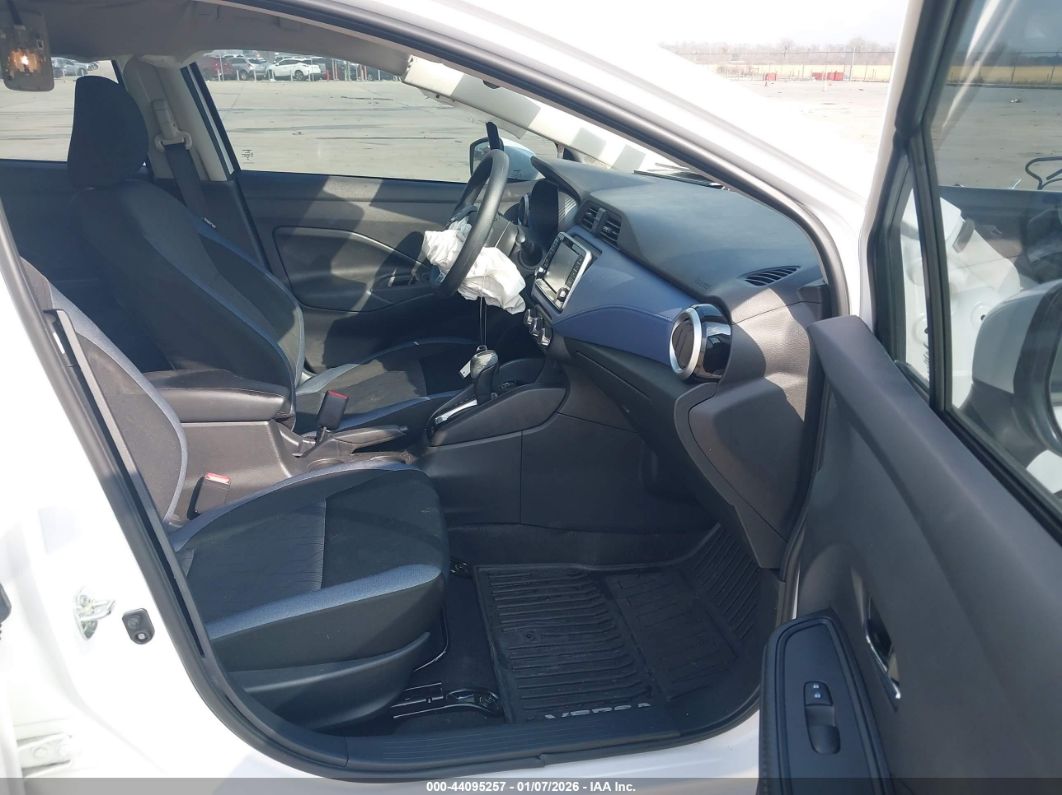 Nissan Versa 2024