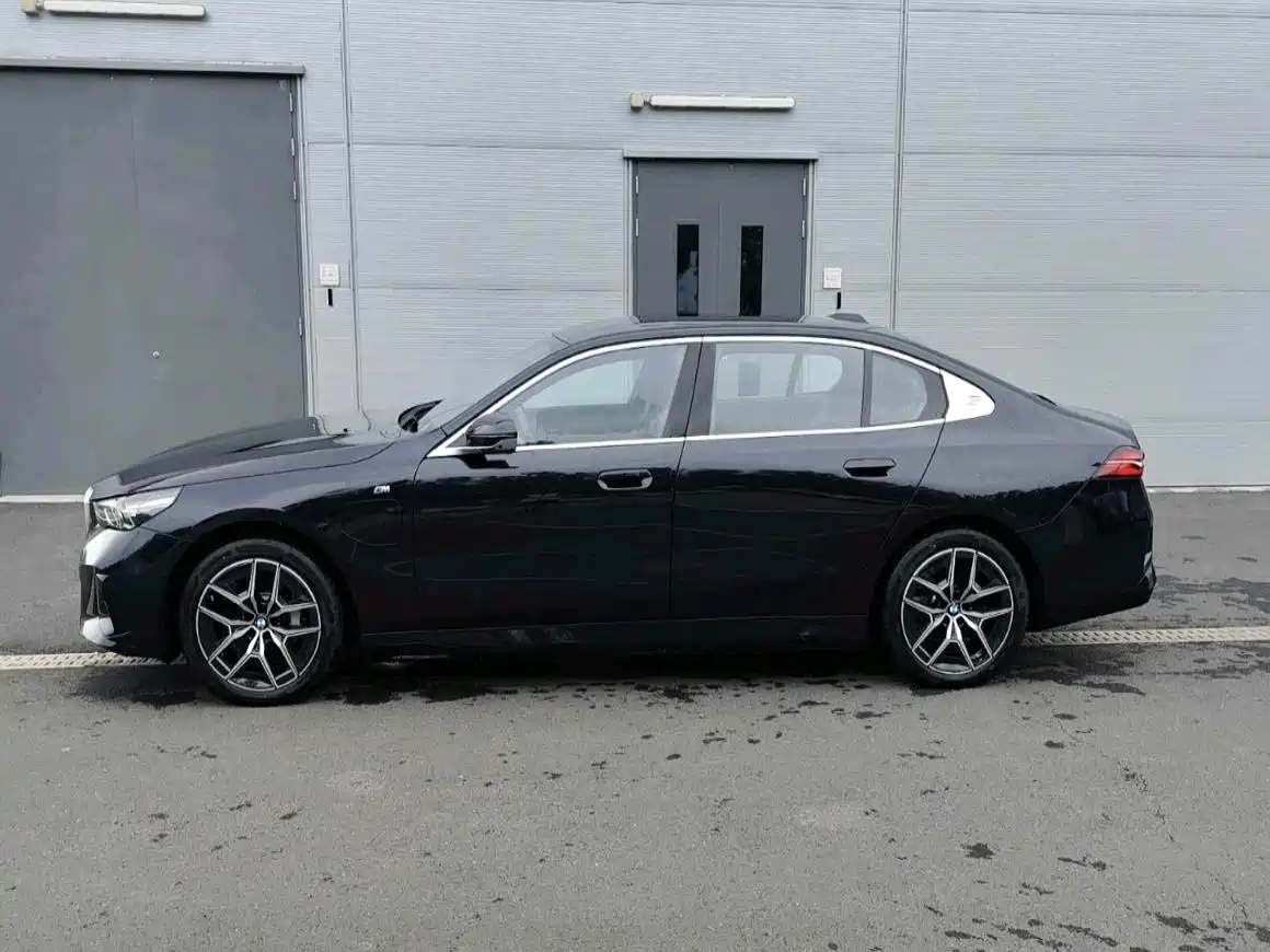 BMW i5 2025