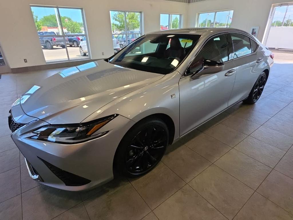 Lexus ES 2022